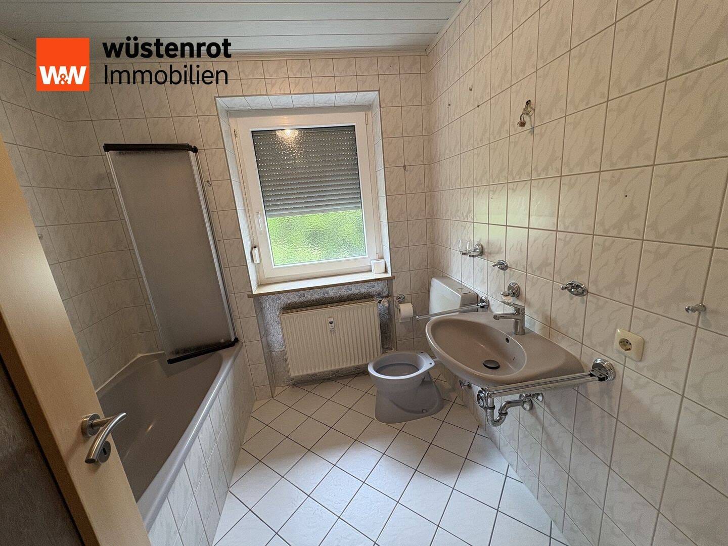 Immobilie in Selbitz - Sofort freie, umfassend renovierte 3 Zimmer Wohnung - Bild 4