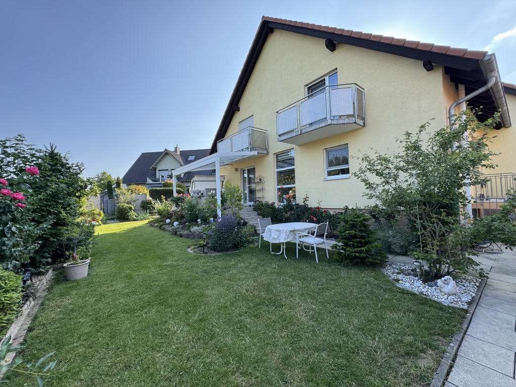 Immobilie in Hagenbach - Hochwertige Doppelhaushälfte mit schönem Grundstück in bevorzugter Ortsrandlage - Bild 1