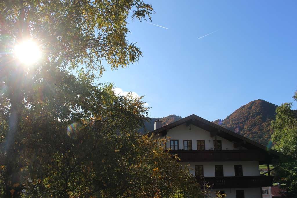 Immobilie in Aschau im Chiemgau - Renovierte 3-Zimmer-Wohnung am Aschauer Kirchberg - Bild 0