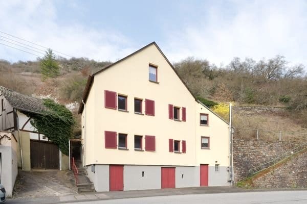 Immobilie in Oberwesel - OBERWIESEL: Energetisch saniertes Einfamilienhaus mit 959 m2 Grundstück, mit Terrasse in sonniger L - Bild 0
