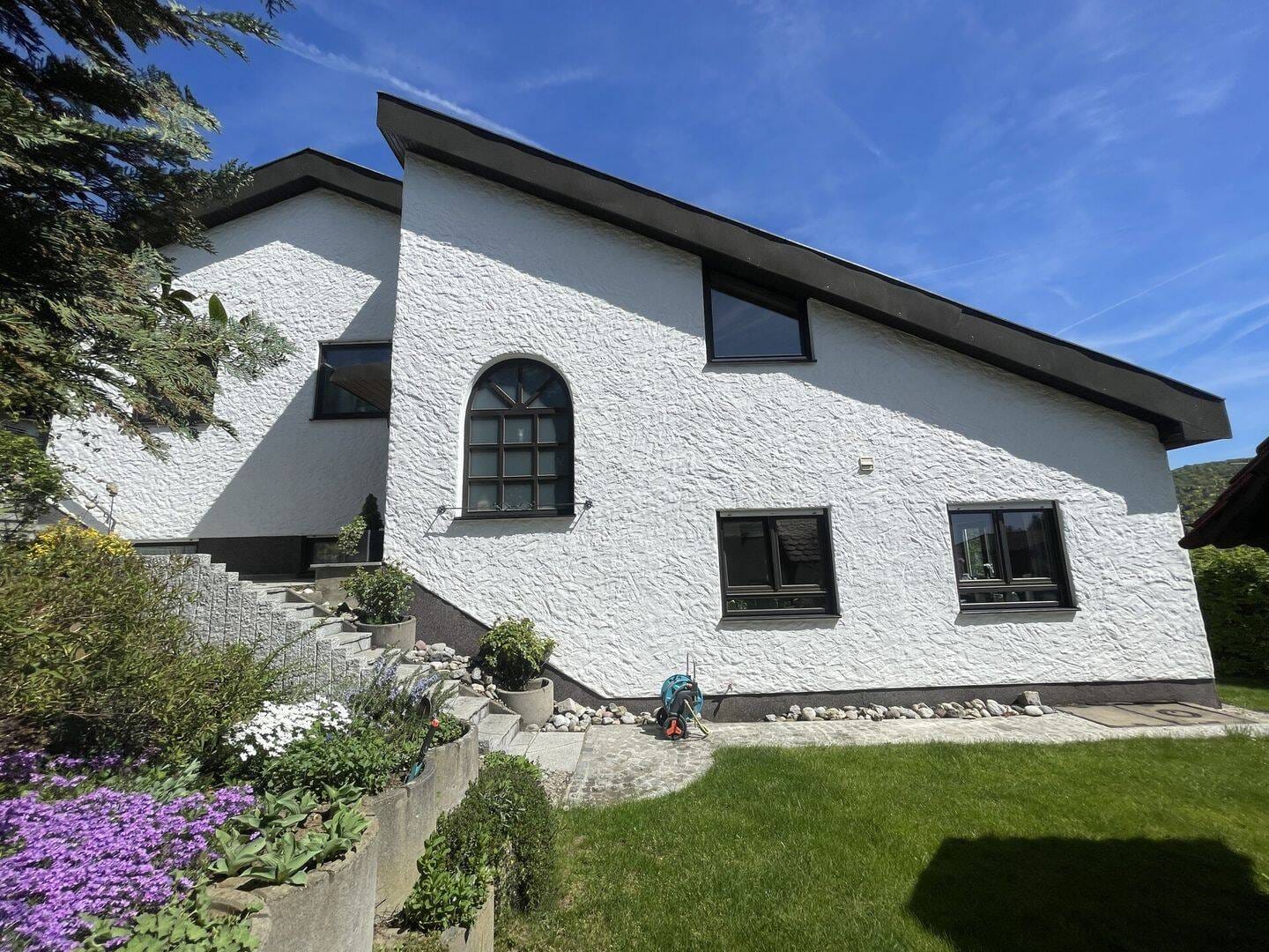 Immobilie in Ebermannstadt - Sehr ruhiges, freistehendes Einfamilienhaus in Ebermannstadt! - Bild 1
