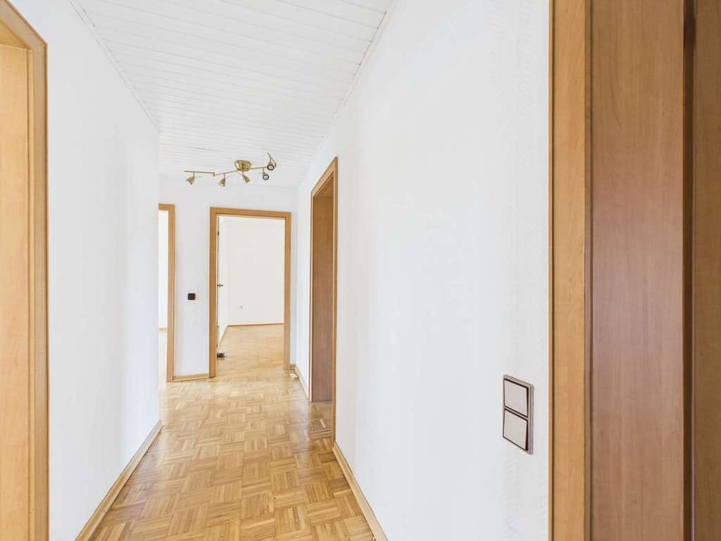 Immobilie in Algermissen - Vielseitiges Dreifamilienhaus in Algermissen: 3 unvermietete Wohneinheiten unter einem Dach - Bild 2