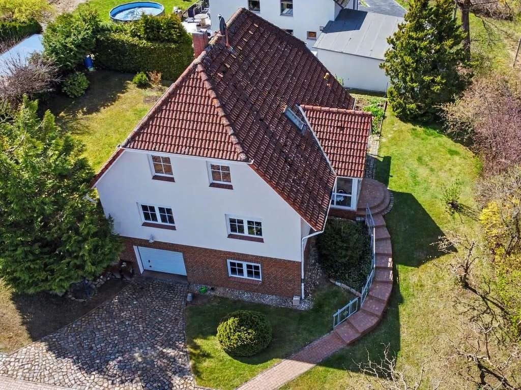Immobilie in Marlow - Ruhig wohnen mit Weitblick-Großes Einfamilienhaus in erhöhter Lage Marlows mit Blick ins Recknitztal - Bild 1