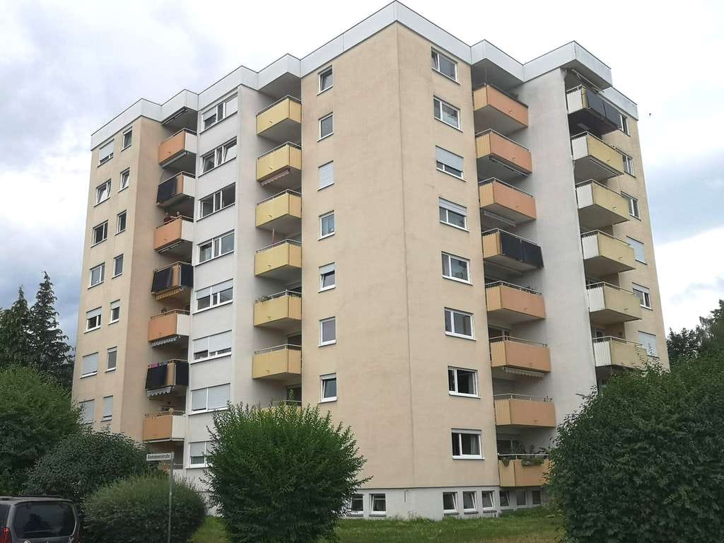 Immobilie in Kressbronn am Bodensee - Für Handwerker: Renov.bed., leerstehende 4,5-Zi.-Whg. (5.OG, Aufzug) mit Garage und toller Sicht - Bild 2