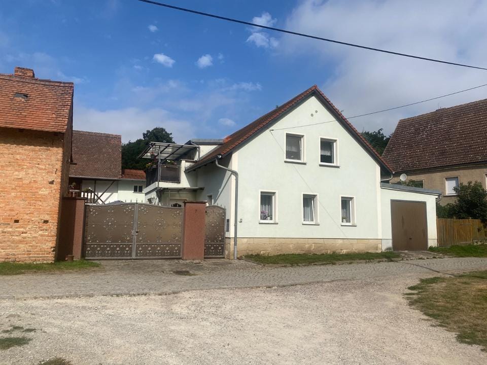 Immobilie in Bad Bibra - 4-Seiten Bauernhof mit Einfamilienhaus in Bad Bibra OT Steinbach - Bild 0