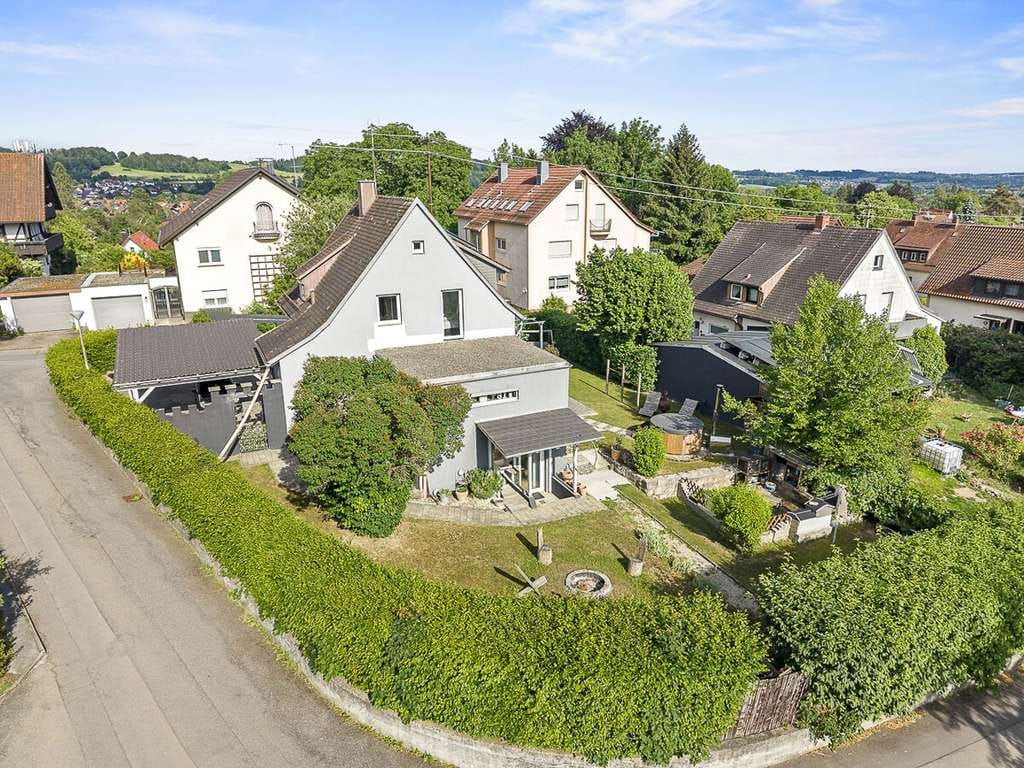 Immobilie in Wilhelmsdorf - Sofort verfügbar: Modernisiertes Einfamilienhaus mit Gartenoase & Doppelcarport in Wilhelmsdorf - Bild 3