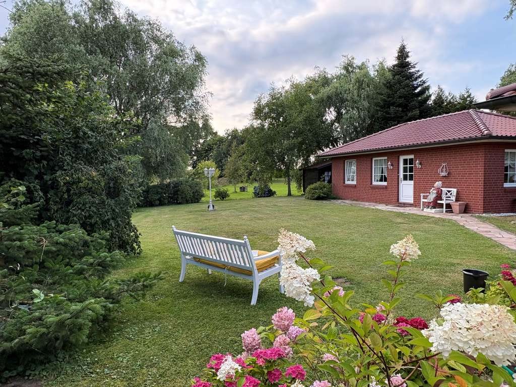 Immobilie in Estorf - Sonniges Grundstück mit Bungalow und Nebengelass - Bild 2