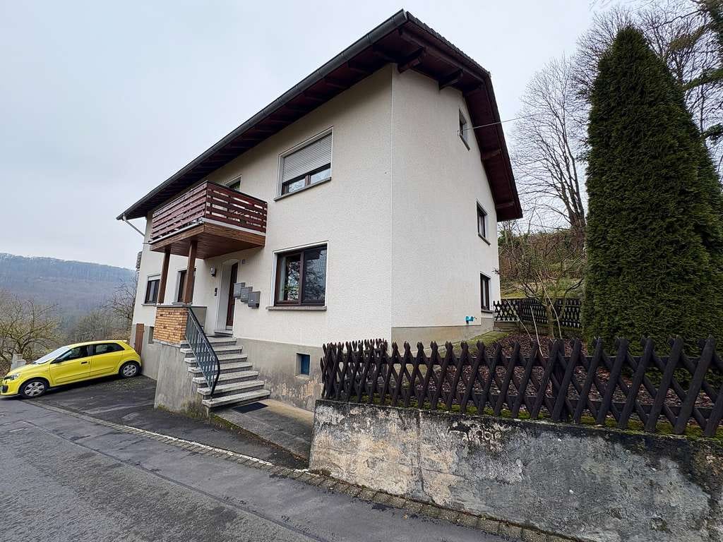 Immobilie in Bad Soden-Salmünster - Charmantes Mehrfamilienhaus mit großem Grundstück - Feldrandlage! - Bild 1