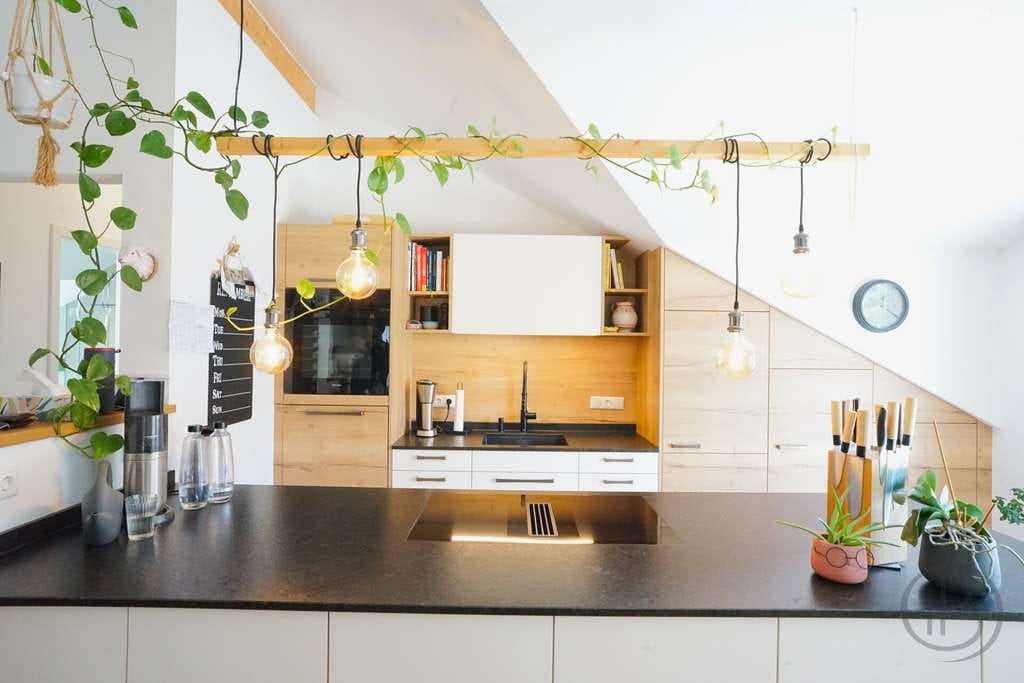 Immobilie in Teisendorf - Hochwertige 4-Zi.-Wohnung inkl. TG-Stellplatz, Einzelgarage & moderner EBK in sonniger Lage. - Bild 4