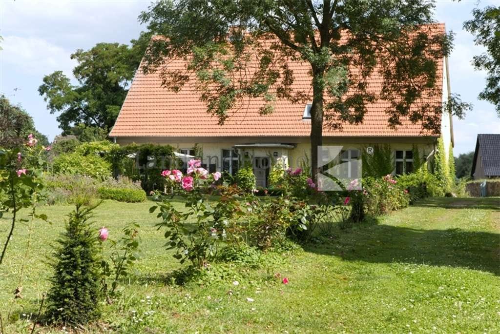 Immobilie in Grambow - Wo Stille zum Luxus wird –saniertes Pfarrhaus mit weitläufigem Privatpark - Bild 2