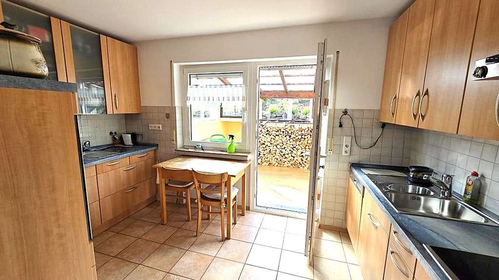 Immobilie in Durbach - Ein großzügiges, sehr gepflegtes 2-Familienhaus mit Platz für Kinder in ruhiger Lage von Durbach - Bild 3