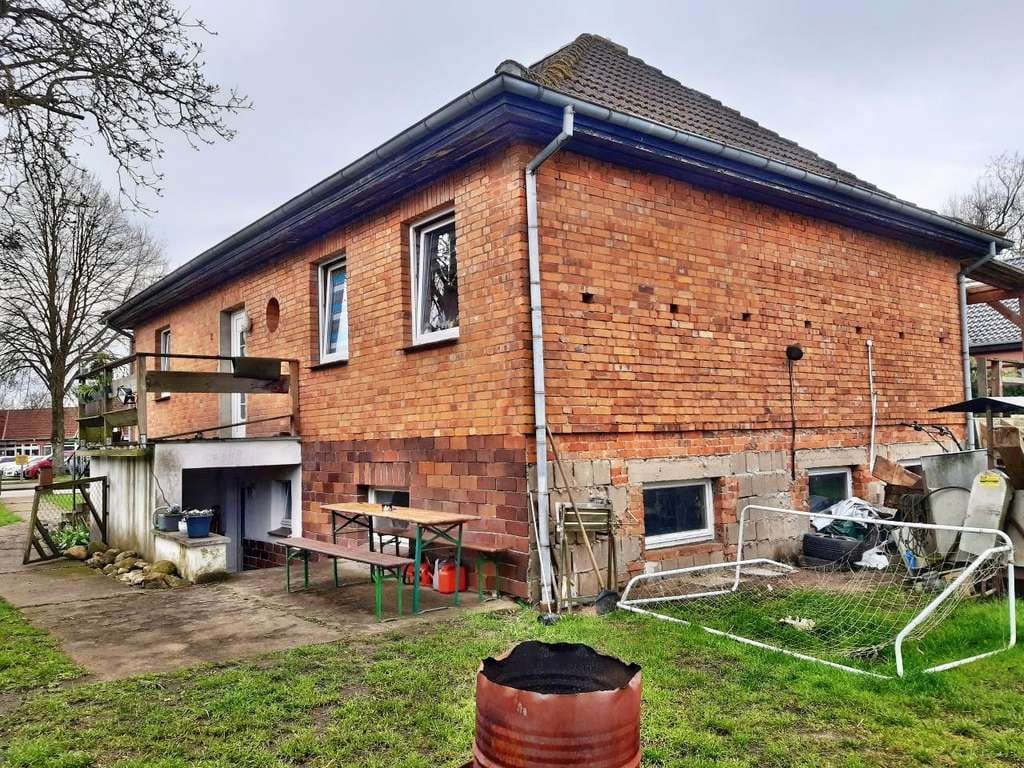 Immobilie in Lübtheen - Interessant ! Einfamilienhaus in zentraler Lage in Lübtheen zu verkaufen - Bild 1