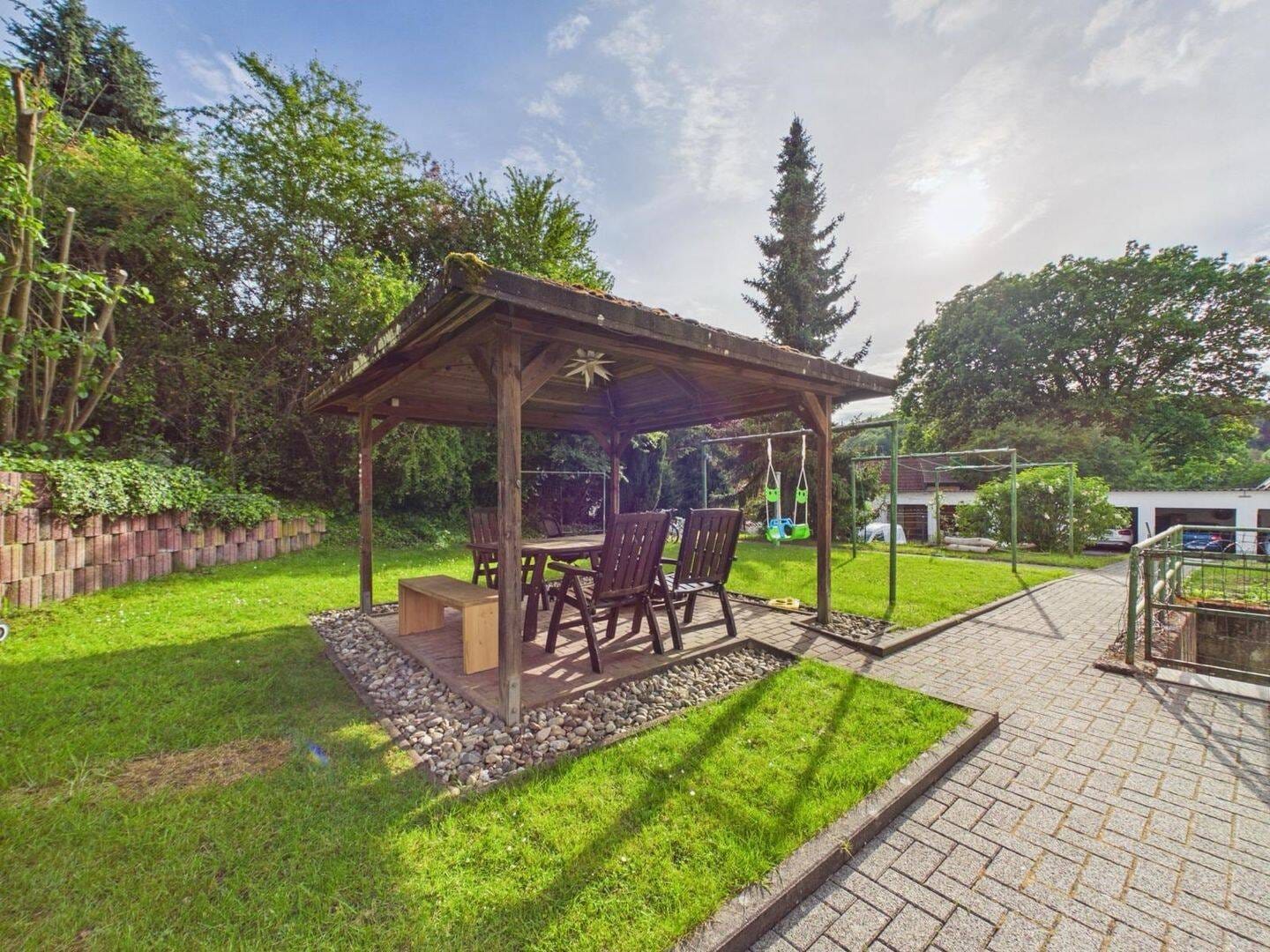 Immobilie in Bessenbach - Sofort bezugsfrei! Ruhige 3-Zimmer-Wohnung mit Kaminofen und Gartenparadies - Bild 0