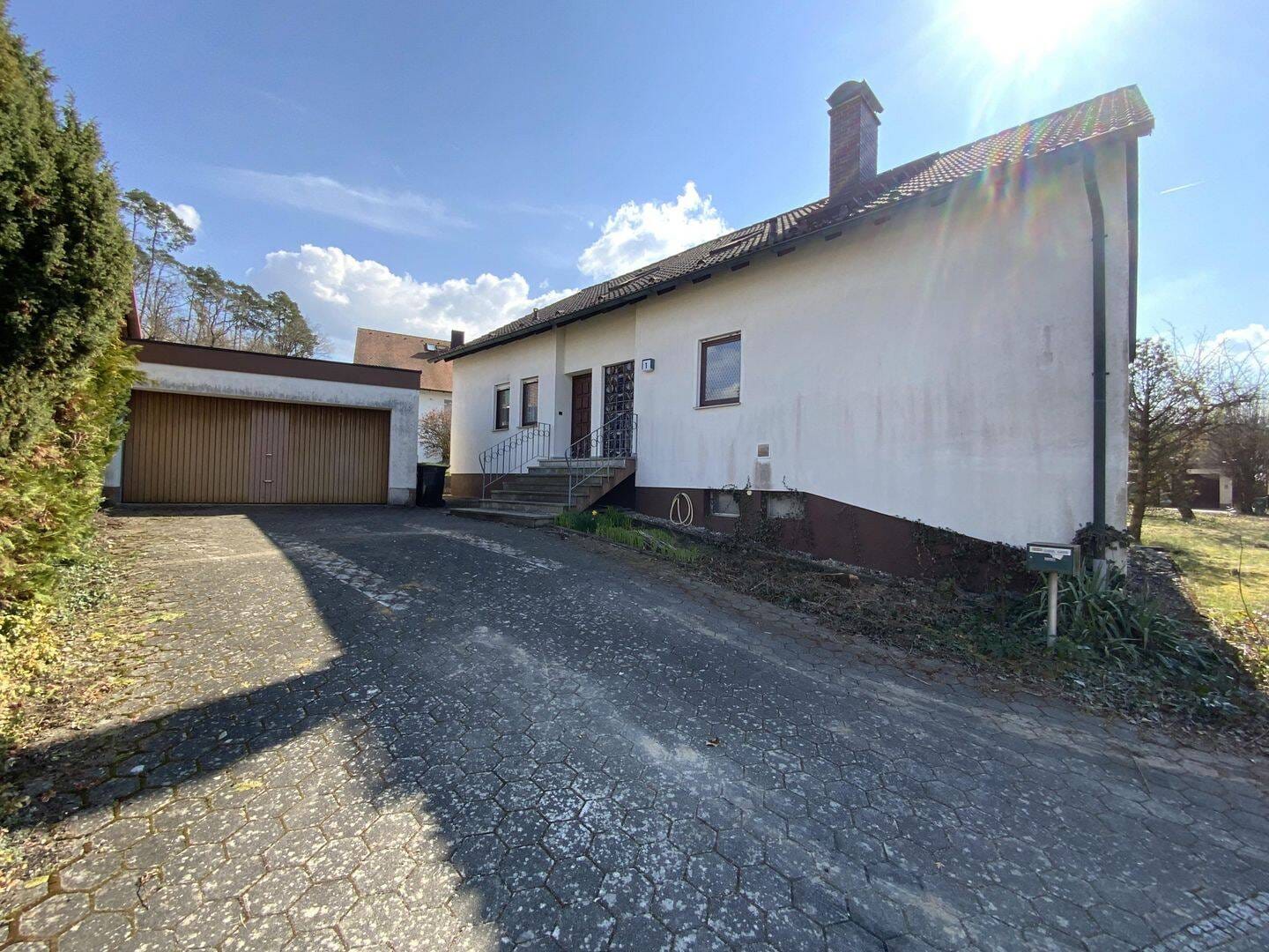 Immobilie in Hallerndorf - Viel Raum zum Leben: Einfamilienhaus mit großzügigem Grundstück - Bild 3