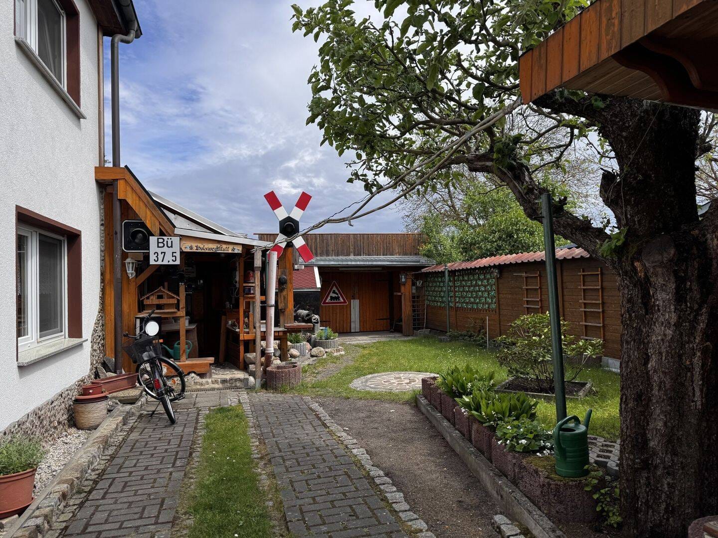 Immobilie in Lauta - Doppelhaushälfte mit Garten + Garage + Werkstatt und viel Platz in Lauta - Bild 2