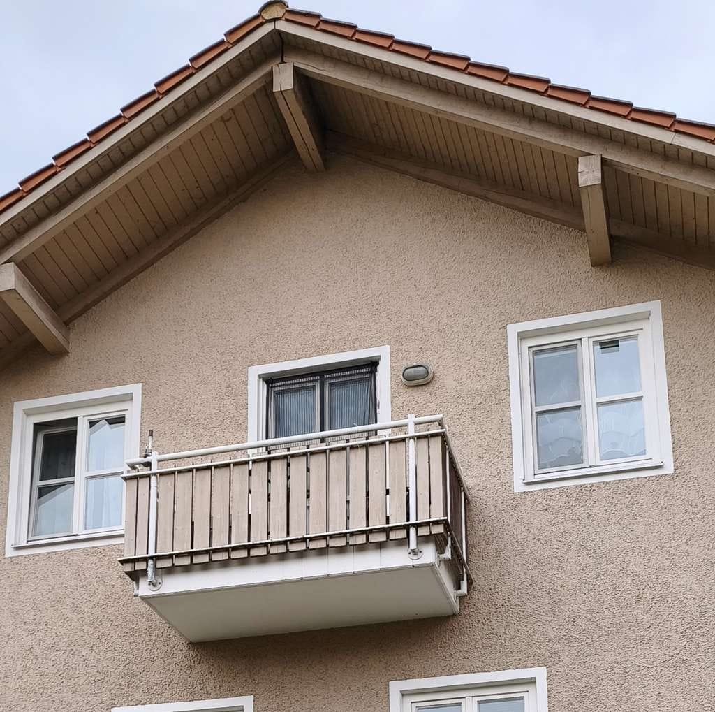 Immobilie in Bad Birnbach - Zentral und ruhig gelegene Dachgeschosswohnung mit besonderem Charme - Bild 1