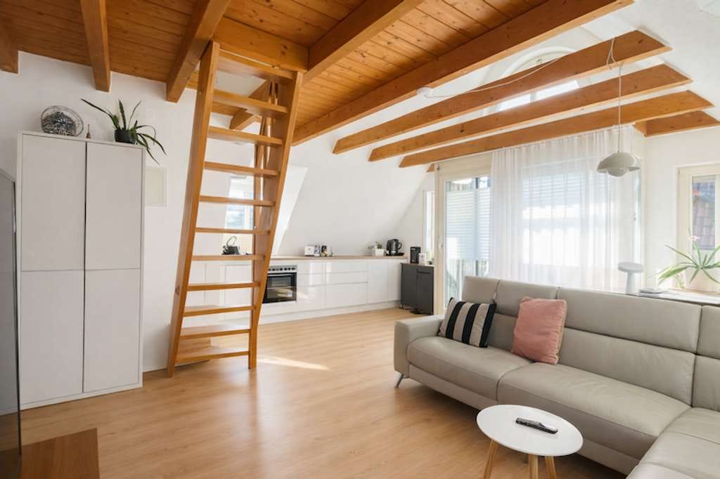Immobilie in Pleidelsheim - 2 Zimmer DG Wohnung Loft-Charakter inkl. Garage + ideal zum vermieten! - Bild 2