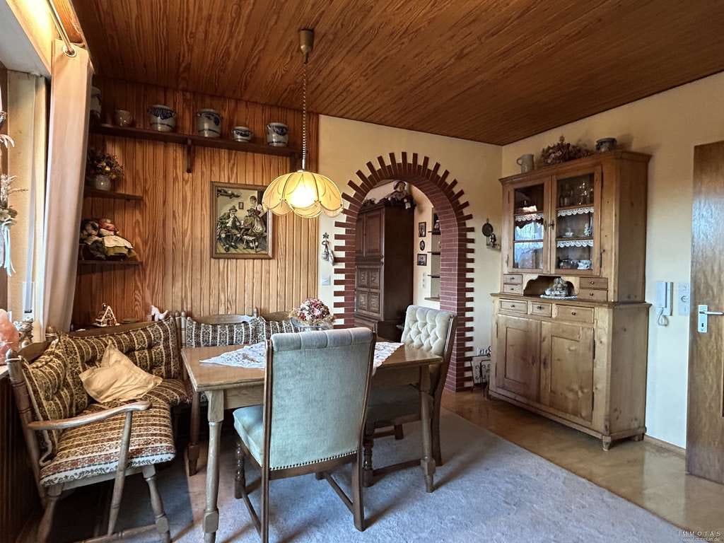 Immobilie in Lambsborn - Zwei- bis Dreifamilienhaus mit Garten und Garage - Bild 2