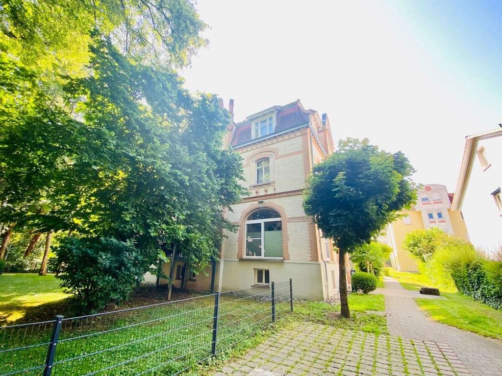 Immobilie in Ellwangen (Jagst) - Ihr neues Zuhause: 5,5 Zi. - 130 m² große Souterrain-ETW in Villa in ruhiger Ellw. Zentrumslage - Bild 1