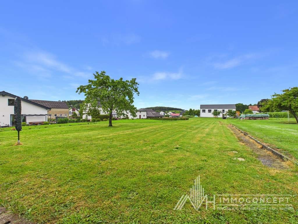 Immobilie in Berndorf - Einfamilienhaus mit Gestalltungsmöglichkeit | teilsaniert | 54578 Berndorf | Eifel - Bild 2