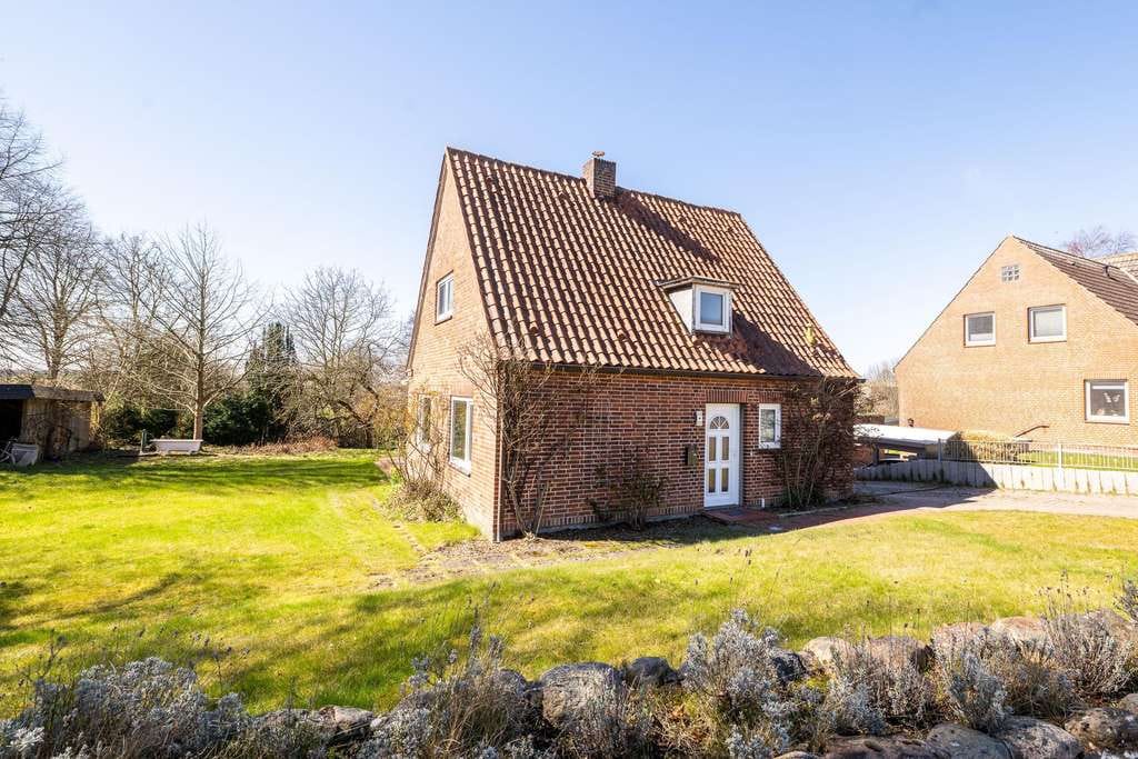 Immobilie in Steinberg - Wohnen, wo das Meer zum Alltag gehört - Solides, modernisiertes Haus auf großem Grundstück - Bild 4