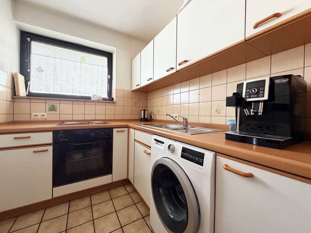 Immobilie in Rietheim-Weilheim - Gute Kapitalanlage zum TOP-Preis. Sicher seit
30 Jahren vermietet. 2 Zimmer auf 56 m². Plus
Garage - Bild 3