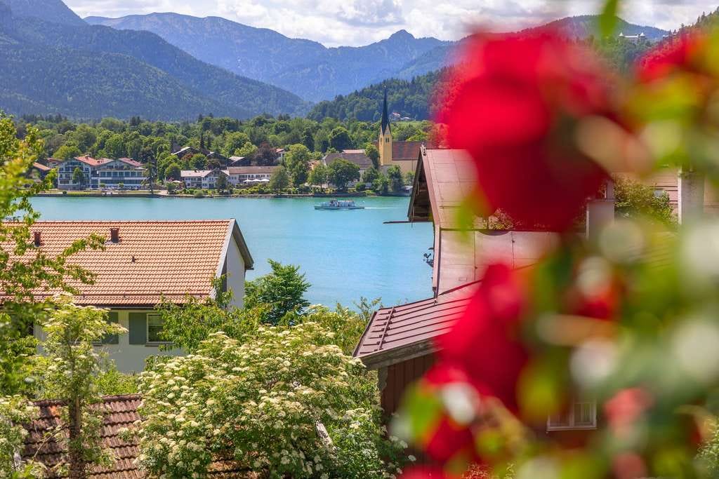 Immobilie in Tegernsee - TEGERNSEE PUR - Liegenschaft mit traumhaftem Seeblick! Solider Bestand zum Umbau oder Neugestaltung - Bild 0