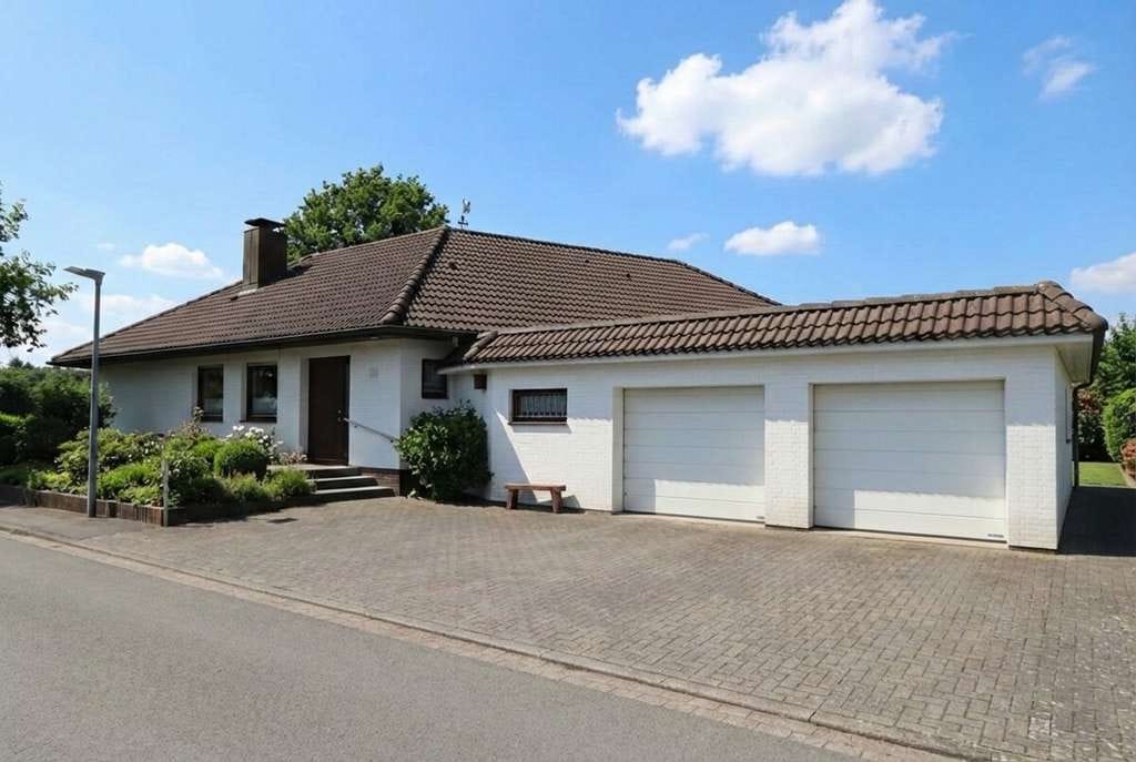 Immobilie in Kisdorf - Walmdachbungalow mit großem Grundstück in Feldrandlage von Kisdorf (Kisdorferwohld) - Bild 1