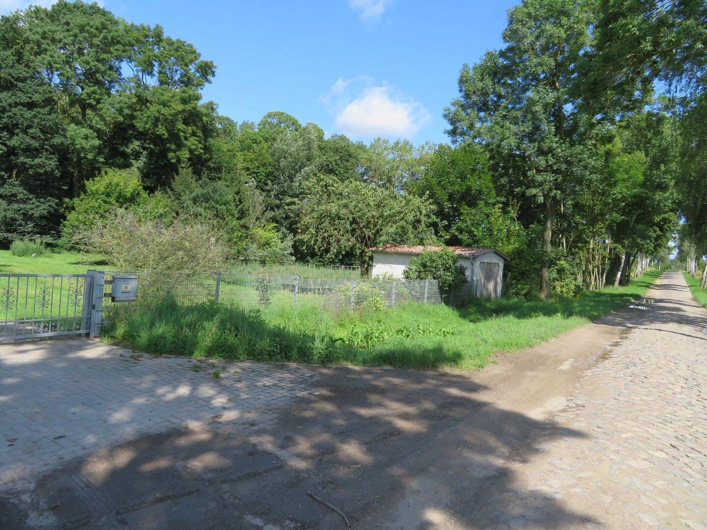 Immobilie in Nordwestuckermark - sehr gepflegtes Bauernhaus mit Stall, Scheune und Teich auf großem Grundstück - Bild 1