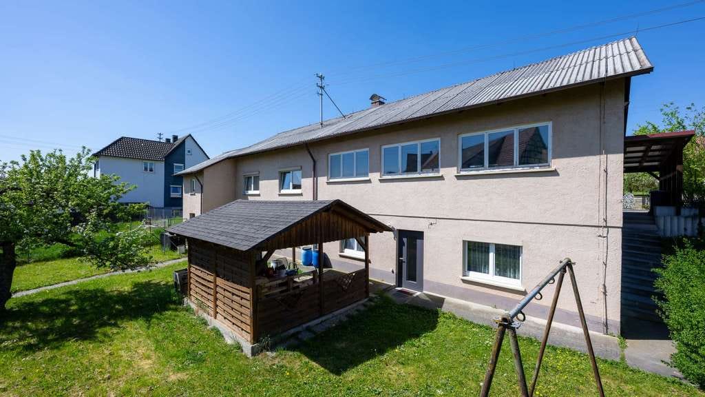 Immobilie in Hirrlingen - Einfamilienhaus mit weitläufigem Garten, Werkstatt und viel Platz zur Entfaltung - Bild 1