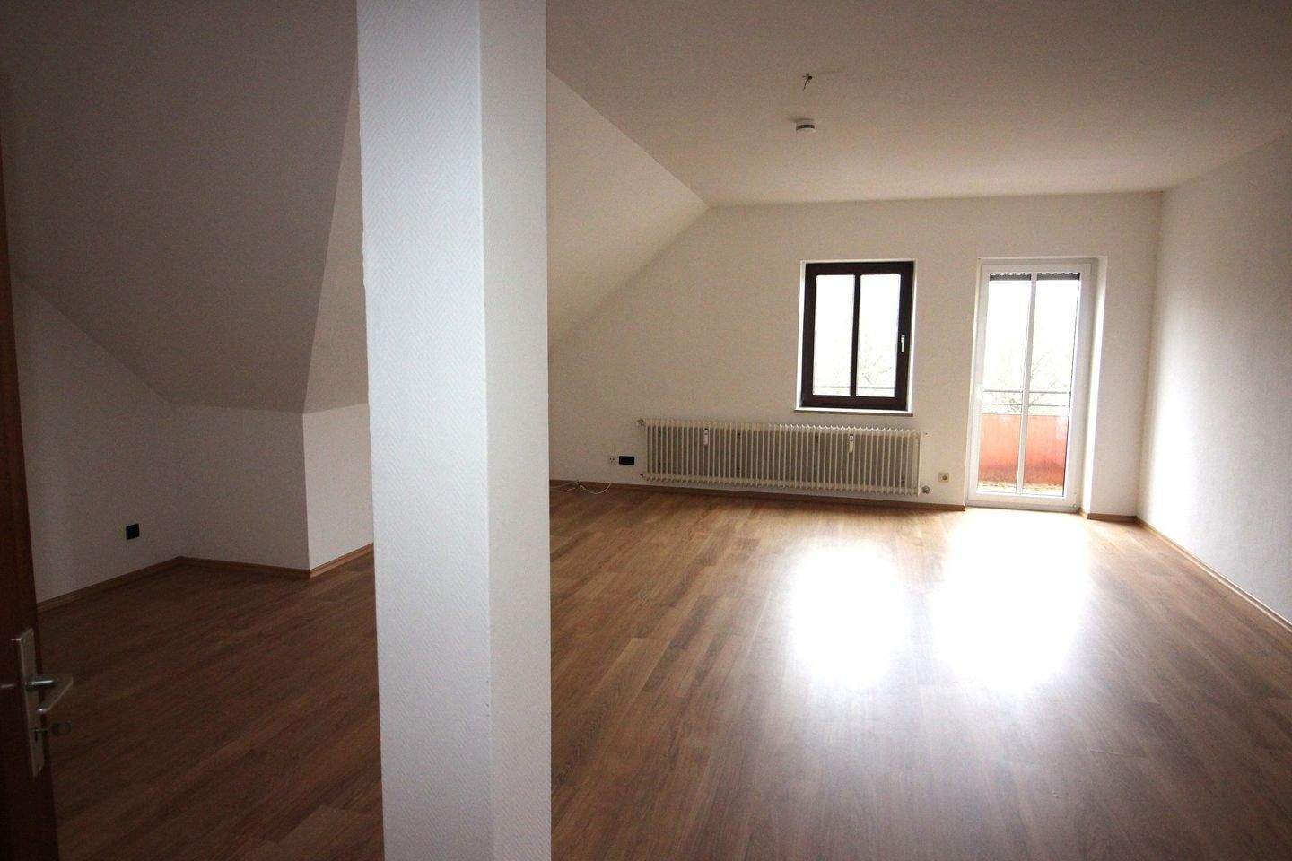 Immobilie in Deggendorf - Geräumige 61 m² Eigentumswohnung mit Balkon im Zentrum von Deggendorf - Bild 2