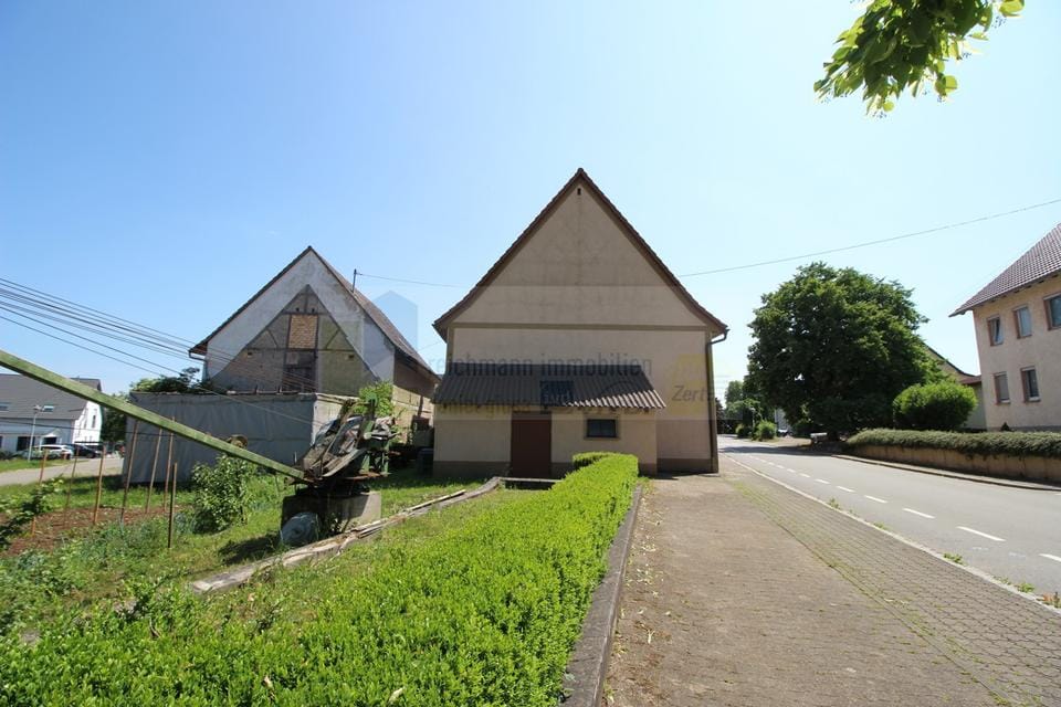 Immobilie in Donaueschingen - Ländliches Wohnhaus mit Ökonomieteil in Donaueschingen-Heidenhofen – vielseitiges Raumangebot für Wo - Bild 0