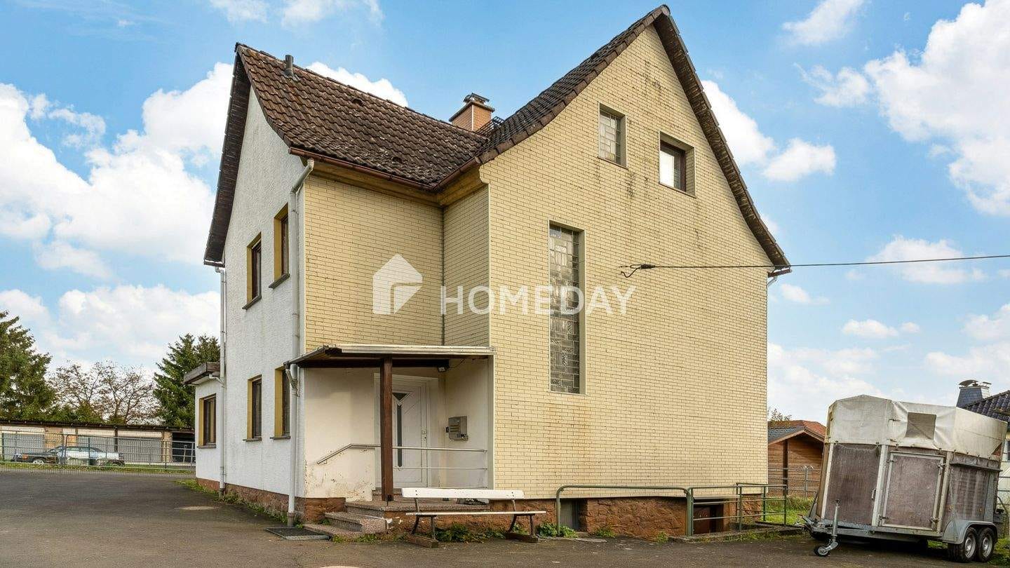 Immobilie in Kefenrod - Großzügiges Wohnhaus mit Hallen, Hof, Balkon & ausgebautem DG in Kefenrod-Burgbracht - Bild 2