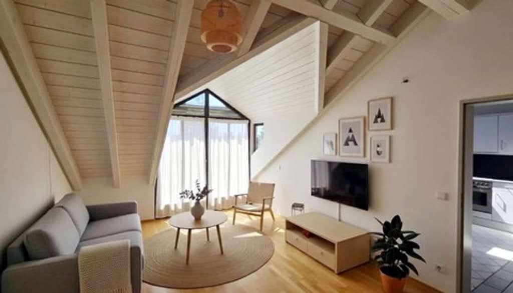 Immobilie in Neubiberg - Eizigartige Loft-DG-Wohnung mit Sichtdachstuhl u. Sonnenbalkon - Bild 1