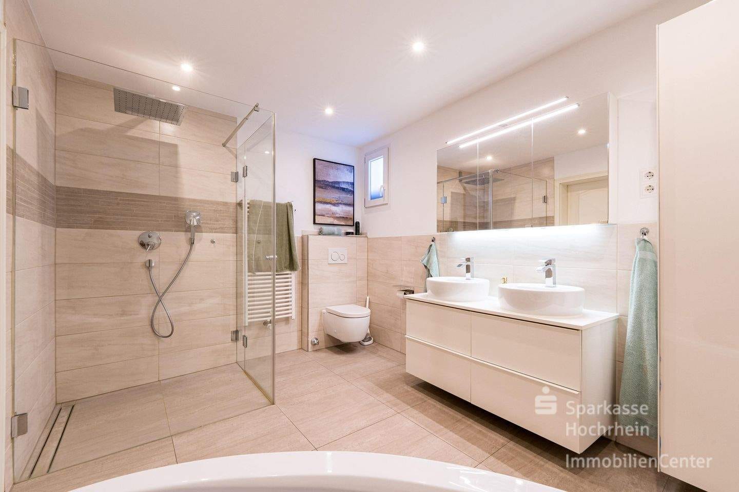 Immobilie in Laufenburg (Baden) - Wohnen am Dreispitz! Geräumige und moderne 4-Zimmerwohnung mit über 125 qm und tollem Freisitz - Bild 2
