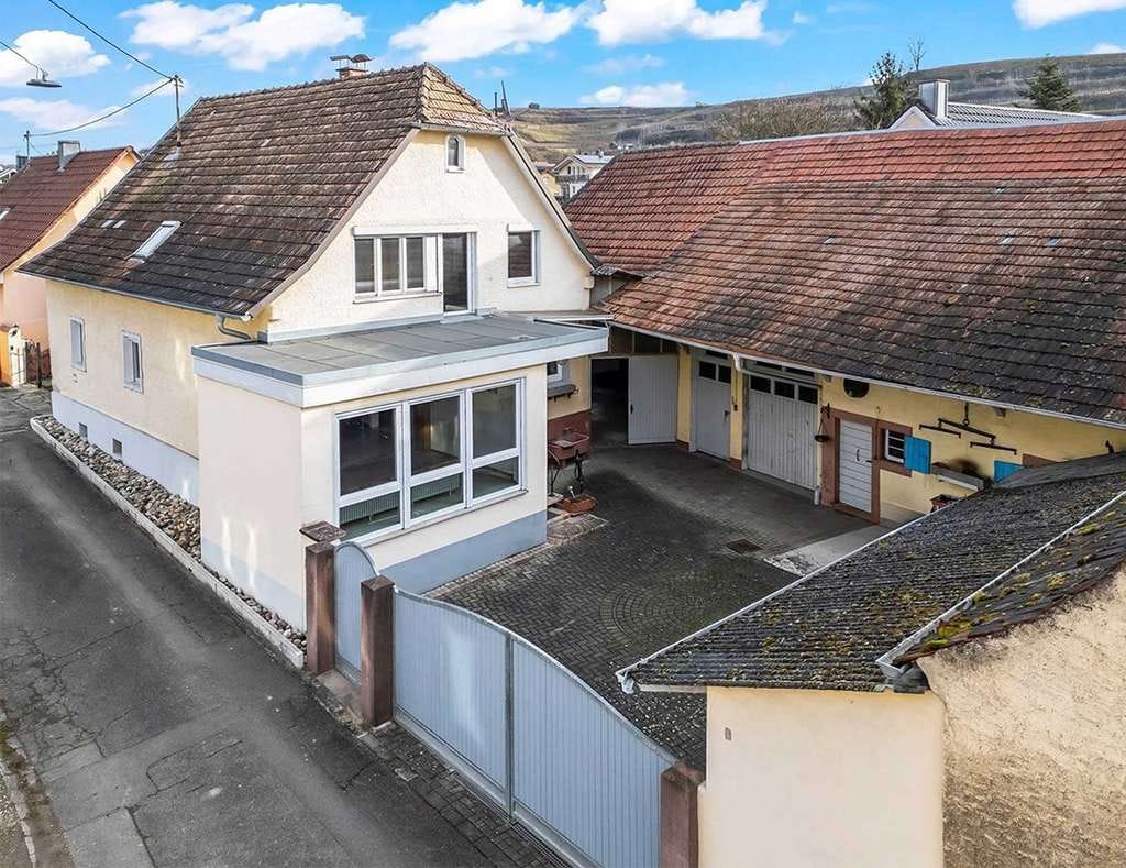 Immobilie in Sasbach am Kaiserstuhl - Ein Haus, das Geschichten erzählt – Landhaus in Jechtingen - Bild 0