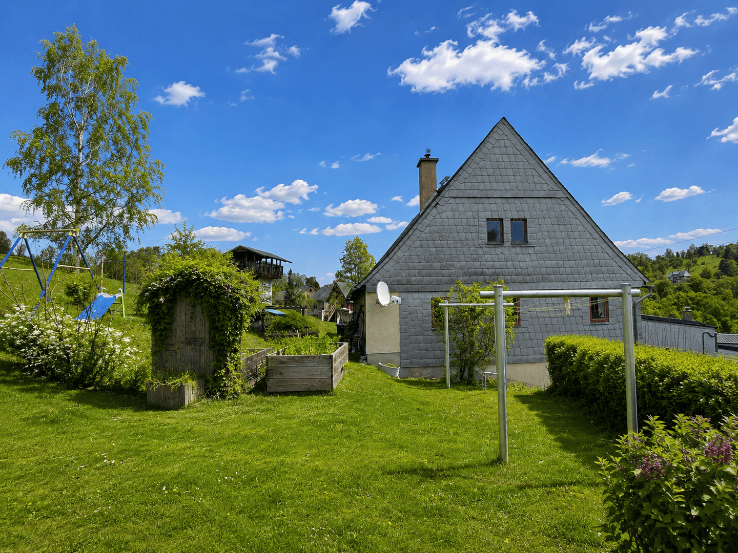Immobilie in Bärenstein - Liebevoll saniertes Familiendomizil im Erzgebirge mit Garten und Ausbaupotenzial - Bild 0