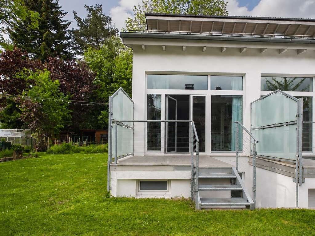 Immobilie in Grafrath - Stilvolles Reihenendhaus mit offener Galerie und sonnigem Garten - Bild 0