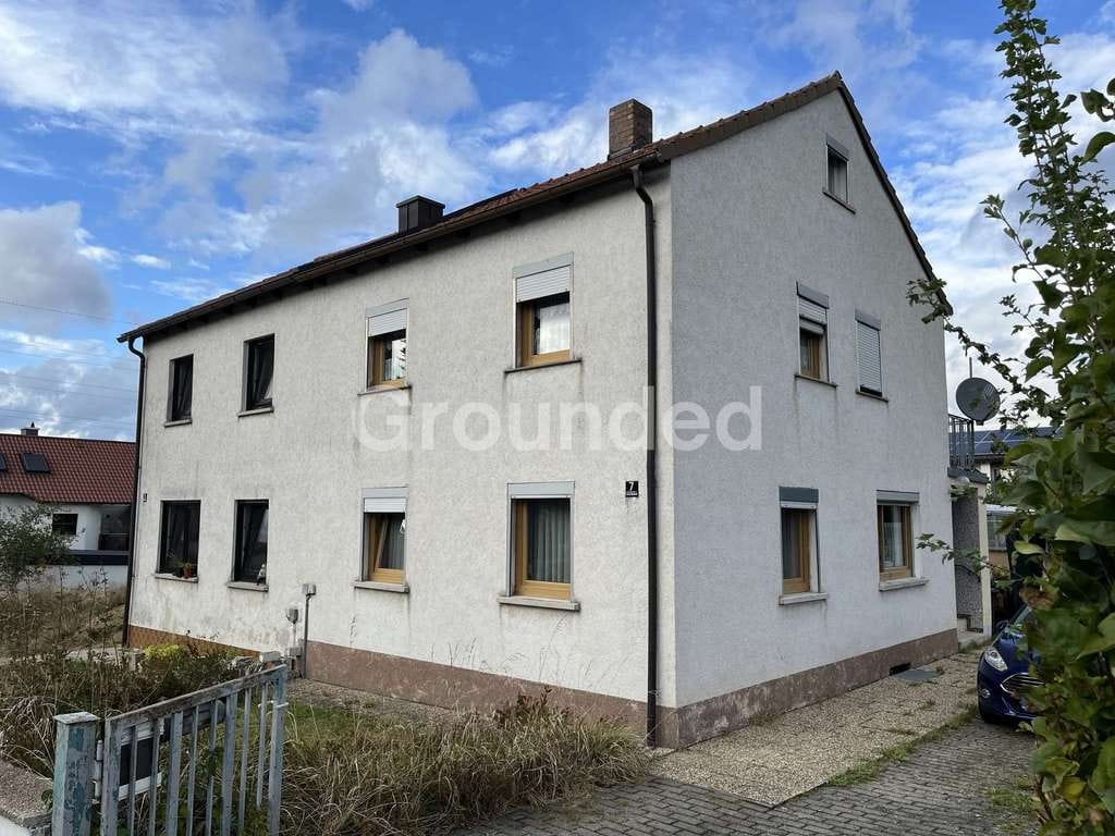 Immobilie in Lichtenfels - Charmante Doppelhaushälfte mit Potenzial und großzügigem Garten in Lichtenfels - Bild 0