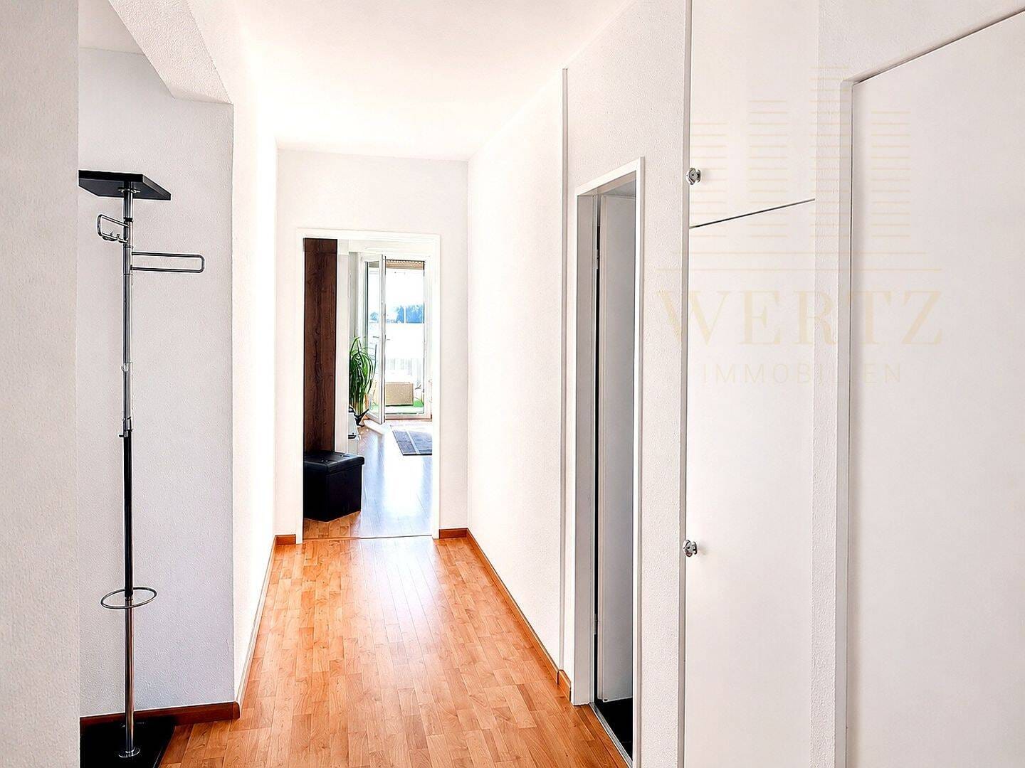 Immobilie in Höchenschwand - Gepflegte Wohnung mit 99 m² Wohnfläche, Wintergarten und drei Balkonen - Bild 4
