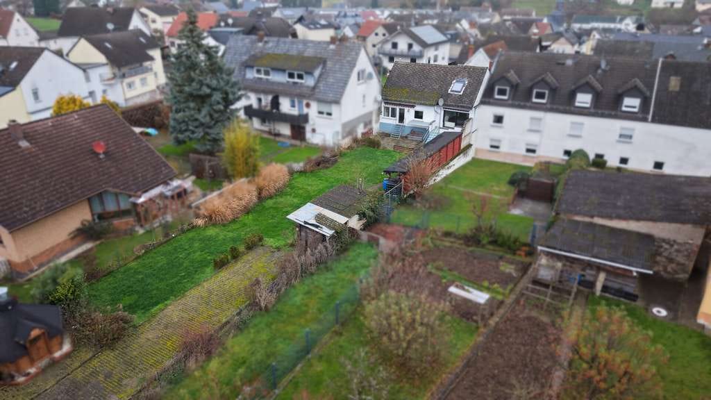 Immobilie in Weilburg - Großes Grundstück mit zwei renovierten Einfamilienhäuser und einer Einliegerwohnung vor Weilburg! - Bild 1