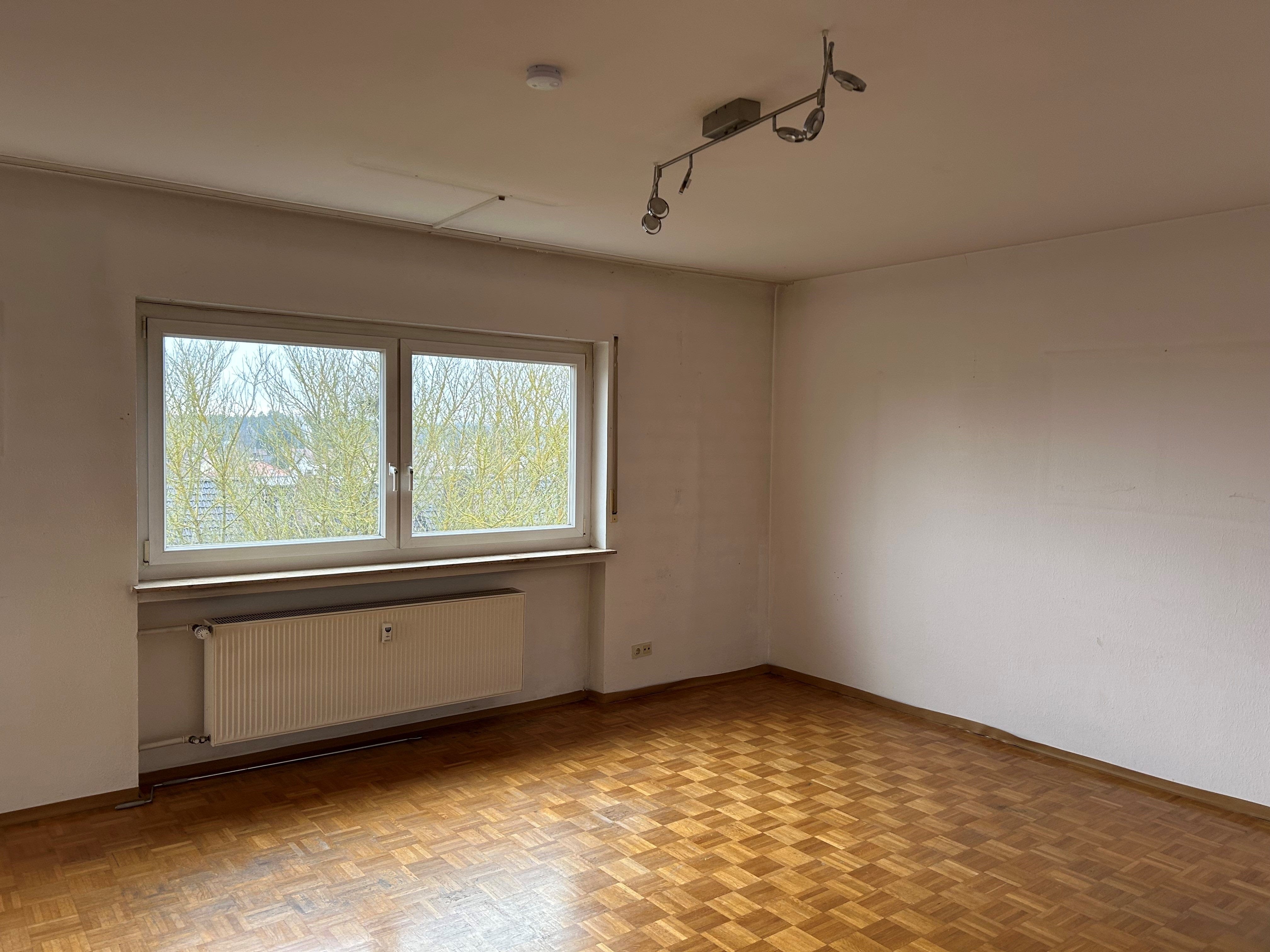 Immobilie in Uttenreuth - Große bezugsfreie Wohnung mit Garage und Carport...4-Zimmer-ETW in Uttenreuth - Bild 2
