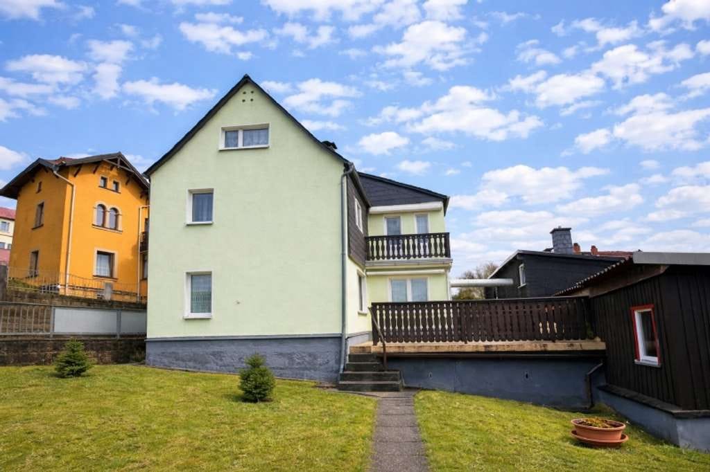 Immobilie in Bad Schandau - Hier ist viel Platz! Ein- bis Zweifamilienhaus mit großer Garage und Ferienwohnung - Bild 0