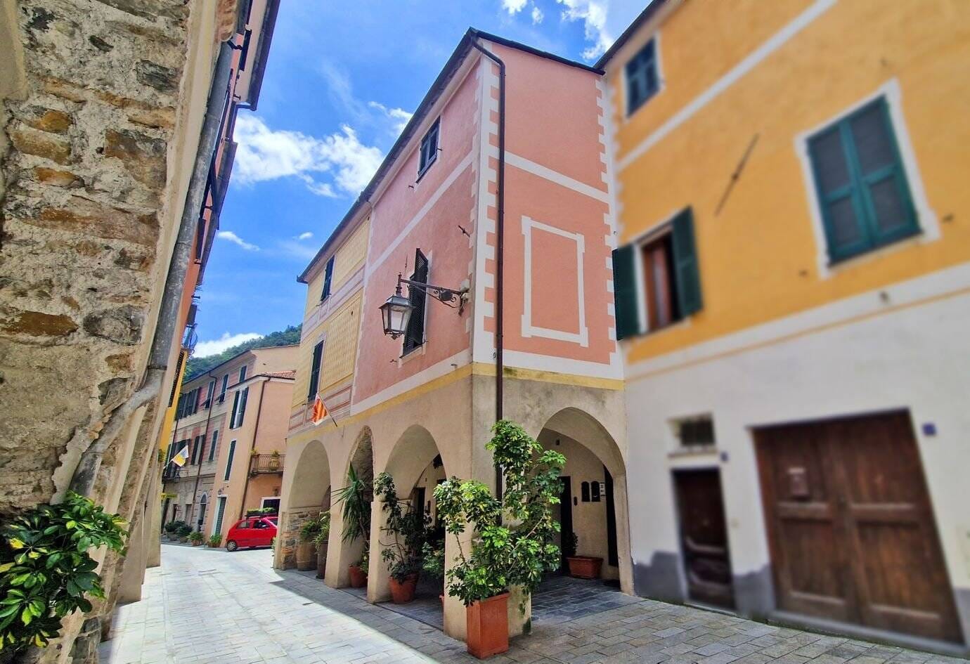 Immobilie in Neverin - MANNELLA *Ein Juwel aus dem 19. Jahrhundert - historisches Stadthaus im Hinterland von Alassio - Bild 2