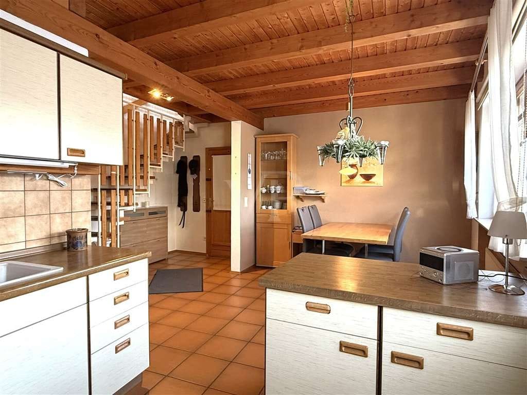 Immobilie in Rhodt unter Rietburg - Zwei Häuser, verbunden durch einen Steg – Einfamilienhaus mit Loggia und Aussicht - Bild 2