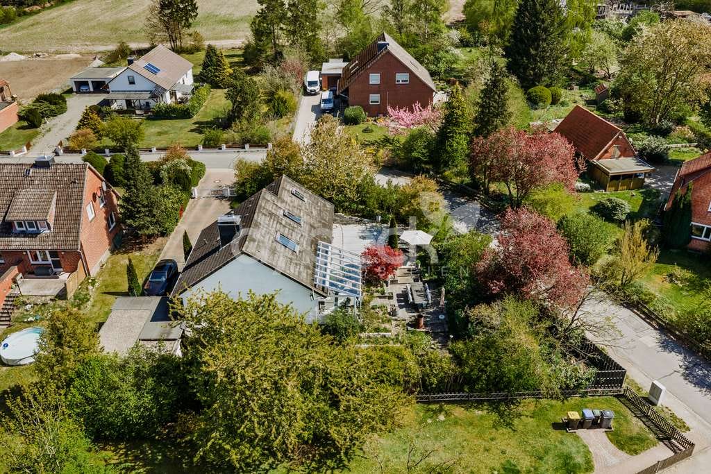 Immobilie in Rullstorf - Modernisiertes Einfamilienhaus mit Pool, großem Garten und viel Platz in ruhiger Lage von Rullstorf - Bild 1