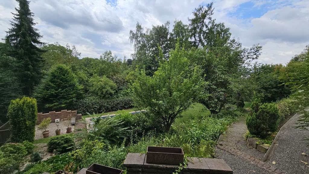 Immobilie in Kaufungen - Großzügiges Einfamilienhaus mit Einliegerwohnung, Fernblick und herrlichem Garten - Bild 3