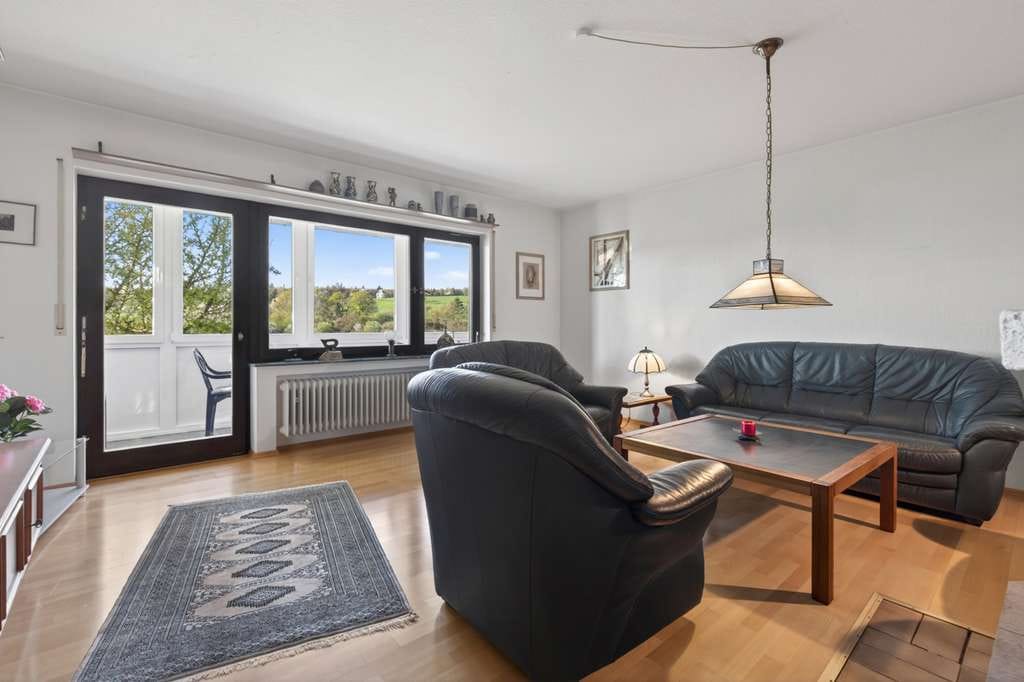 Immobilie in Marxzell - Attraktives Reihenendhaus mit durchdachtem Wohnkonzept und Schwarzwaldblick - Bild 1