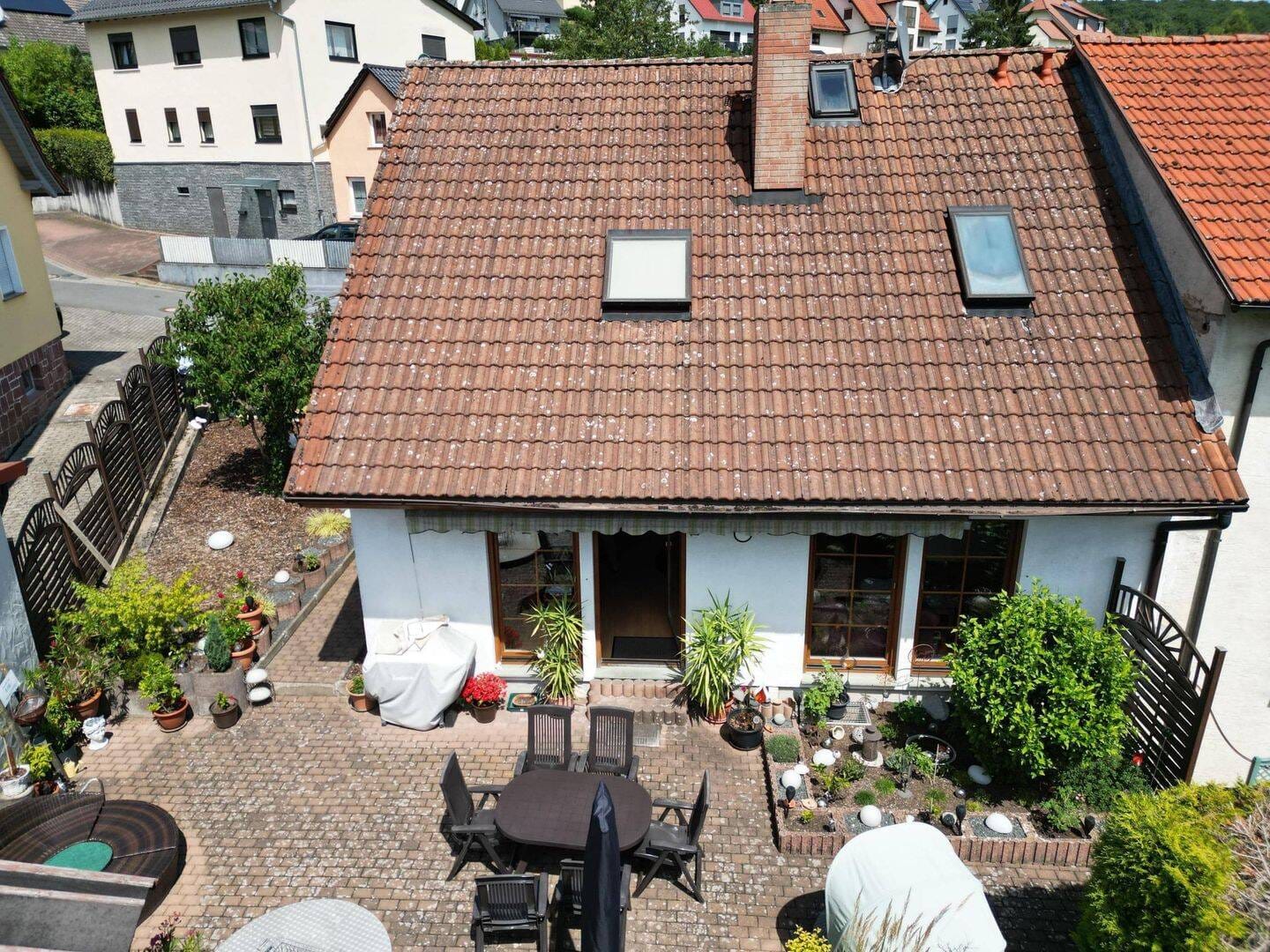 Immobilie in Rechtenbach - Gepflegtes Einfamilienhaus mit sonnigem Außenbereich - Bild 2