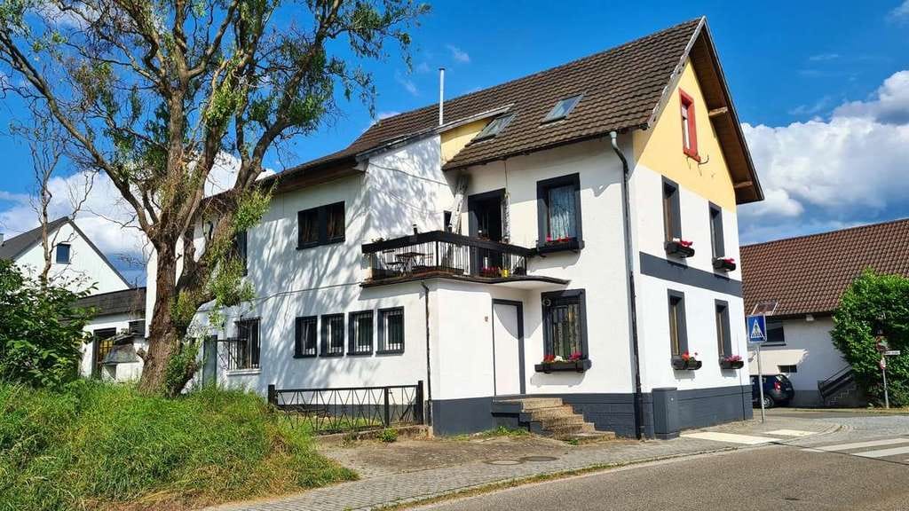 Immobilie in Achern - Wohn- und Geschäftshaus mit 486 m² Fläche und 844 m² Grundstück in einem Stadtteil von 77855 Achern - Bild 3